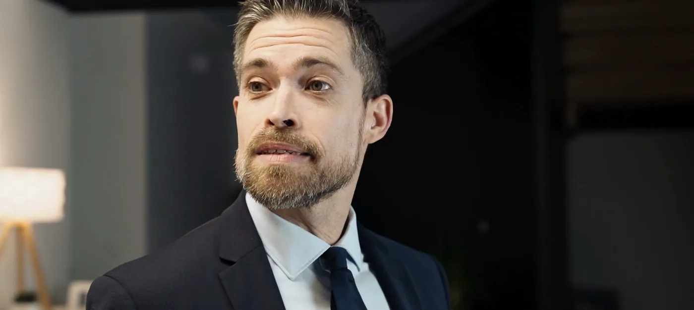 Mikael Buxton dans Les Hyènes